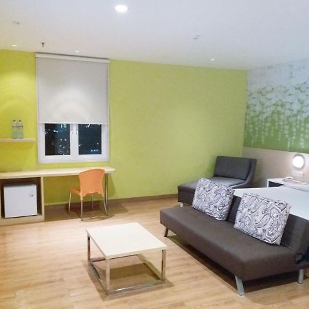 Zest Jemursari By Swiss-Belhotel International Σουραμπάγια Εξωτερικό φωτογραφία