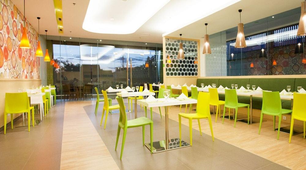 Zest Jemursari By Swiss-Belhotel International Σουραμπάγια Εξωτερικό φωτογραφία
