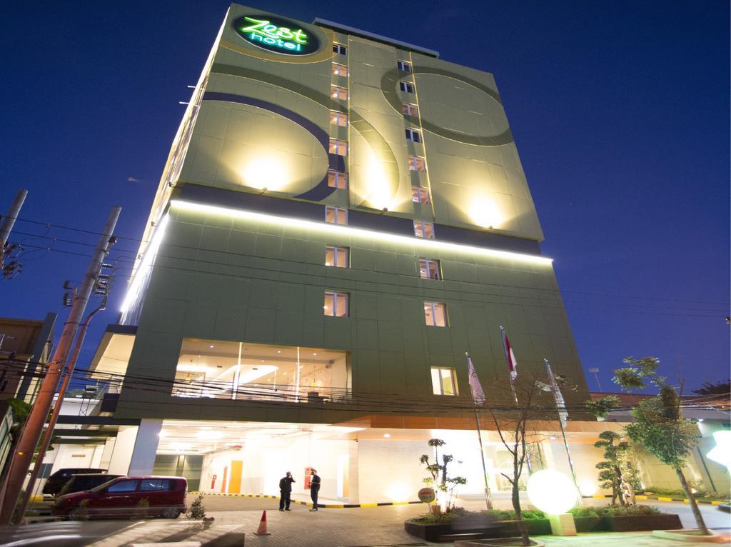 Zest Jemursari By Swiss-Belhotel International Σουραμπάγια Εξωτερικό φωτογραφία