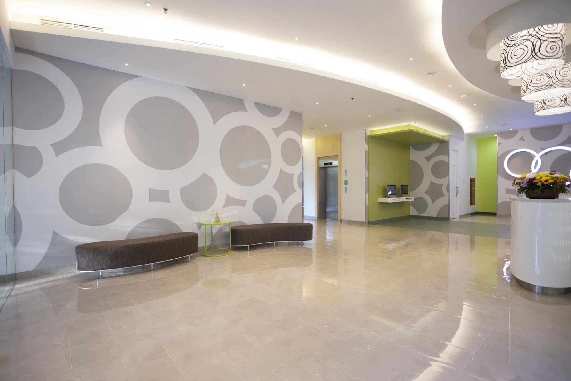 Zest Jemursari By Swiss-Belhotel International Σουραμπάγια Εξωτερικό φωτογραφία