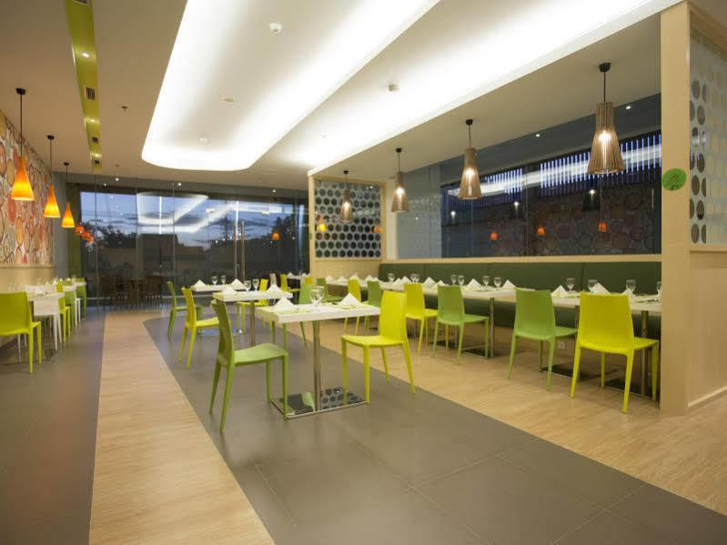 Zest Jemursari By Swiss-Belhotel International Σουραμπάγια Εξωτερικό φωτογραφία