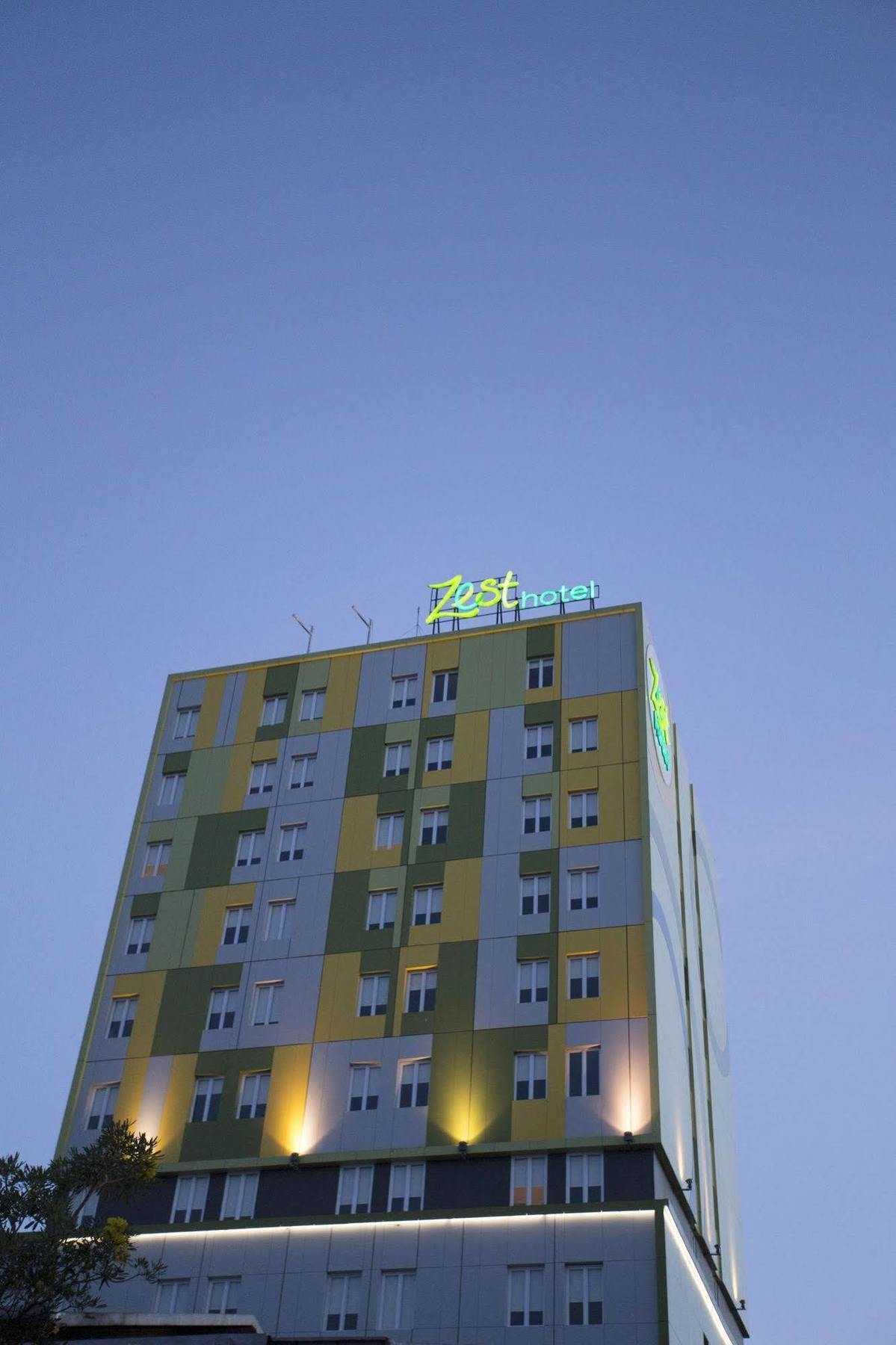Zest Jemursari By Swiss-Belhotel International Σουραμπάγια Εξωτερικό φωτογραφία