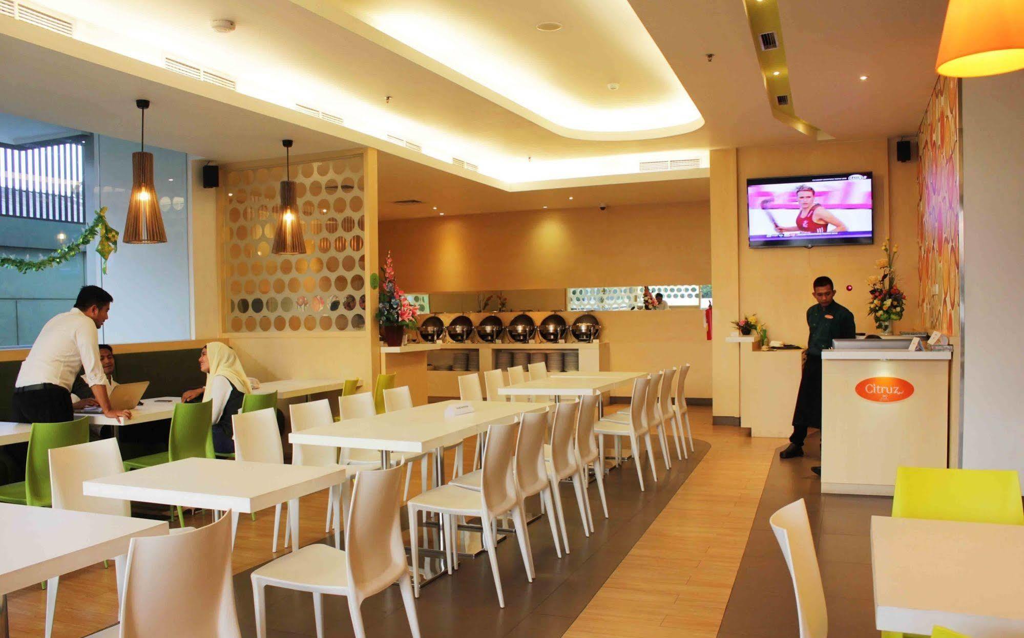 Zest Jemursari By Swiss-Belhotel International Σουραμπάγια Εξωτερικό φωτογραφία
