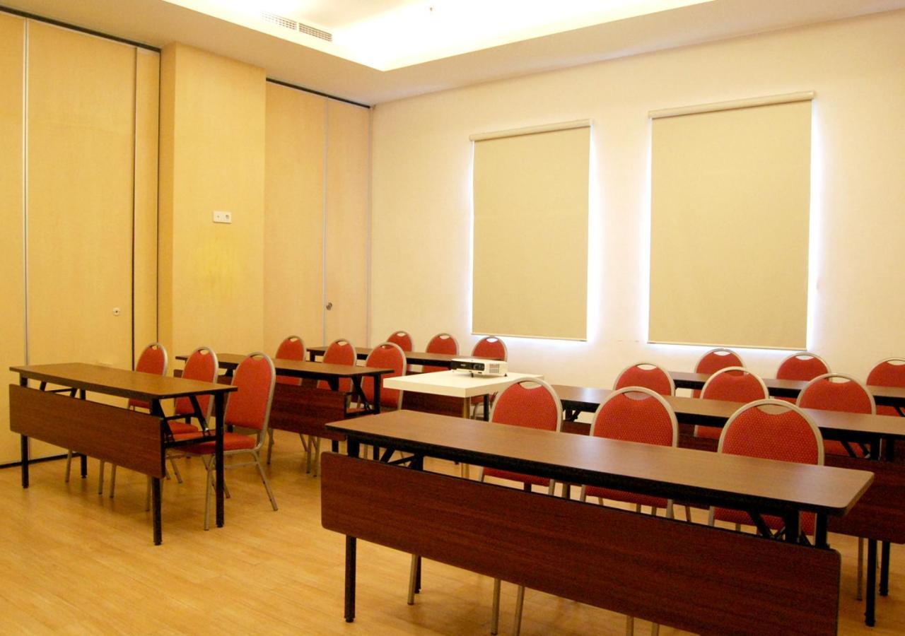 Zest Jemursari By Swiss-Belhotel International Σουραμπάγια Εξωτερικό φωτογραφία