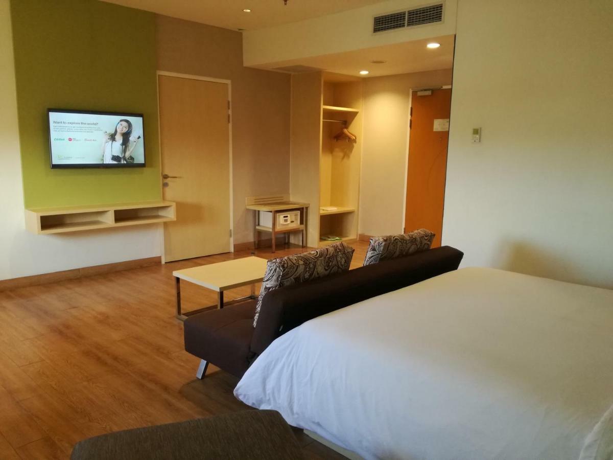 Zest Jemursari By Swiss-Belhotel International Σουραμπάγια Εξωτερικό φωτογραφία